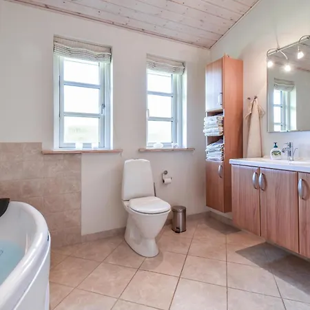 3 Bedroom Cozy In Martofte