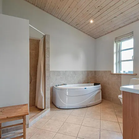 펜션 3 Bedroom Cozy In