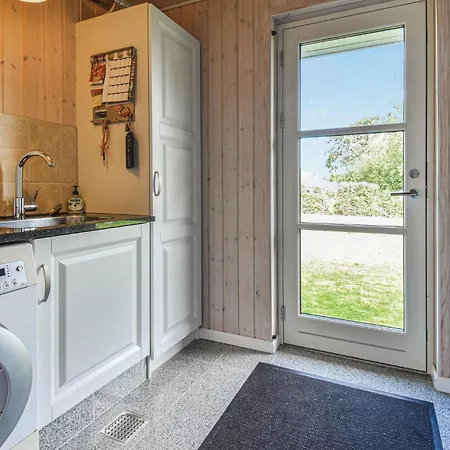 3 Bedroom Cozy In 펜션